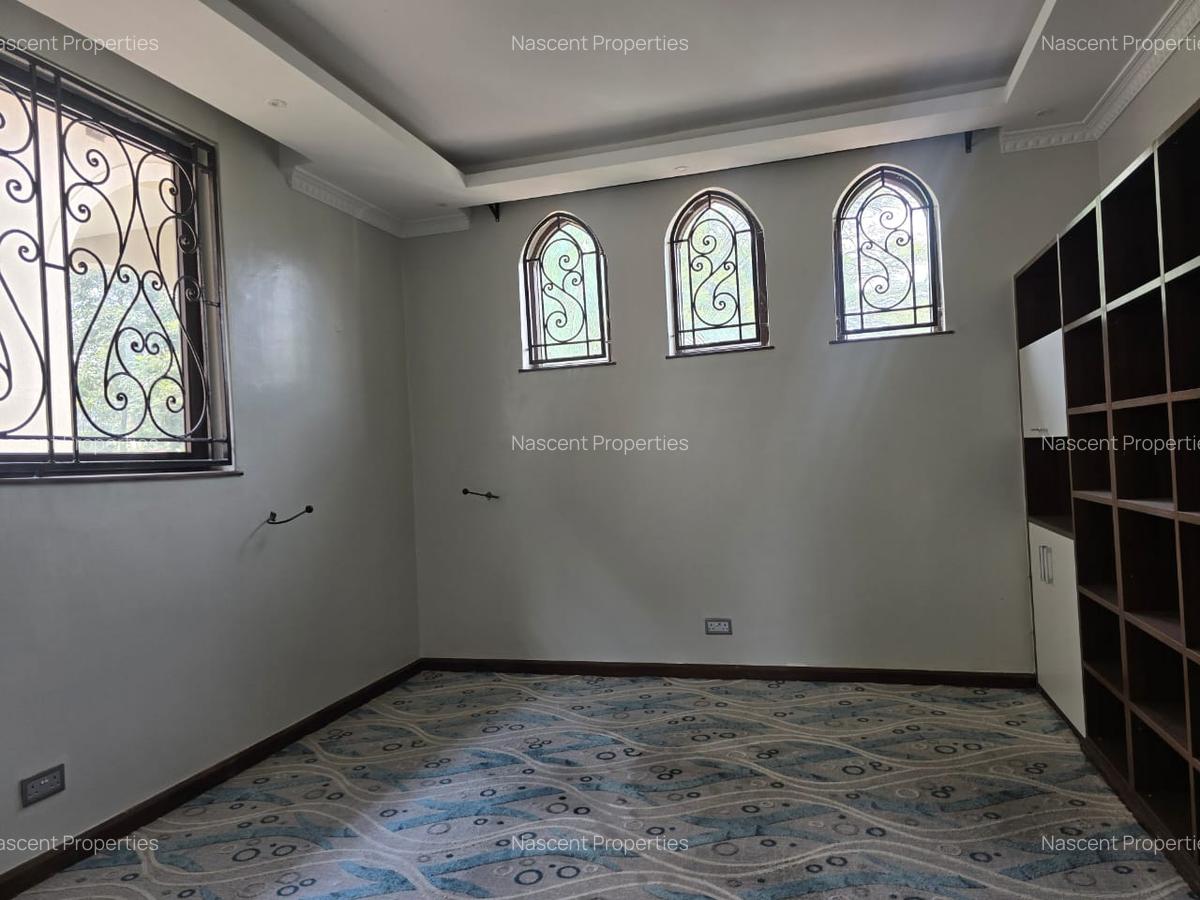 5 Bed Villa with En Suite in Lavington - 16