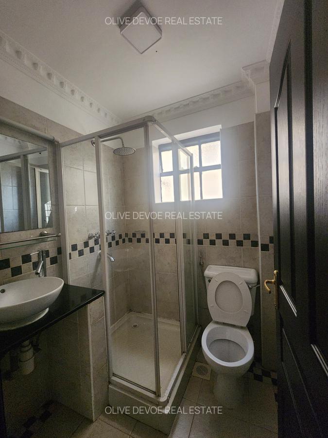 6 Bed Townhouse with En Suite in Lavington - 6