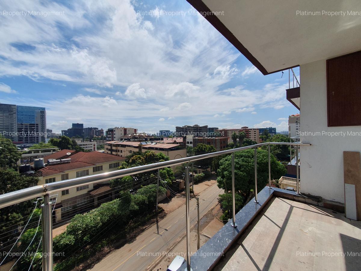 4 Bed Apartment with En Suite in Parklands - 11