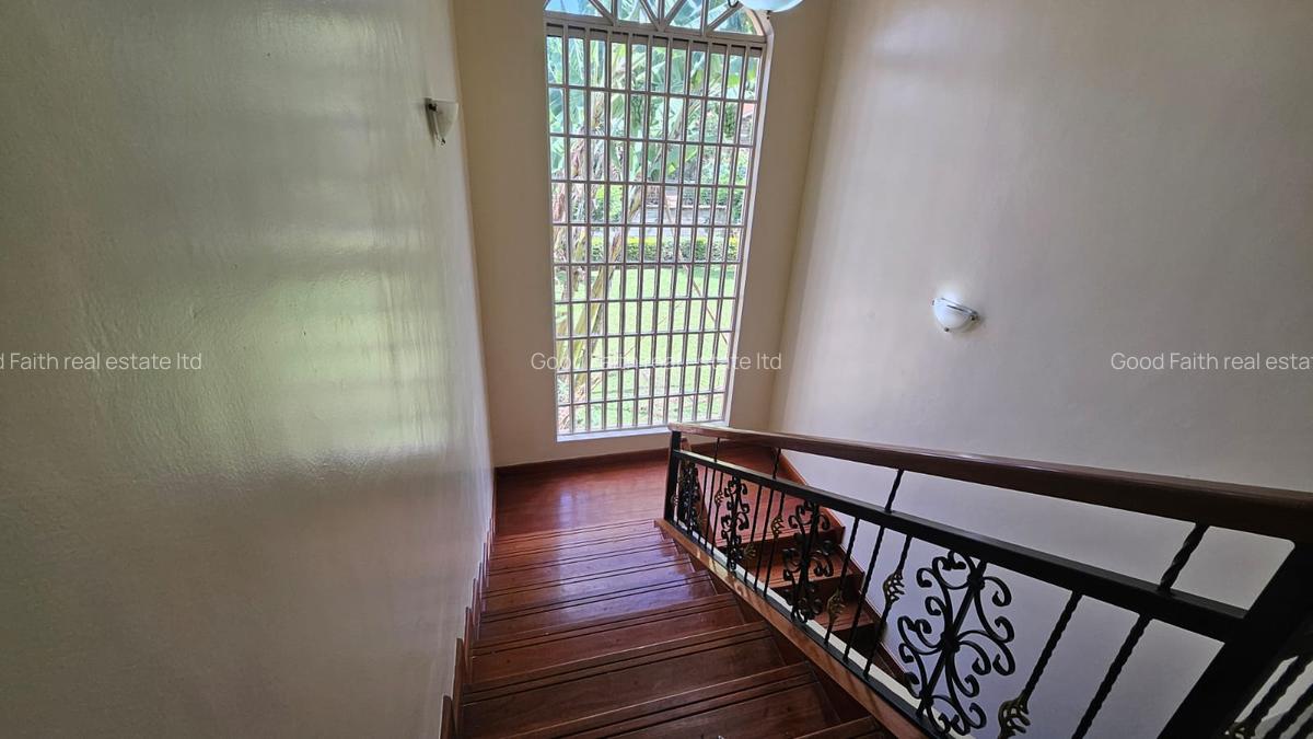 4 Bed House with En Suite in Rosslyn - 17