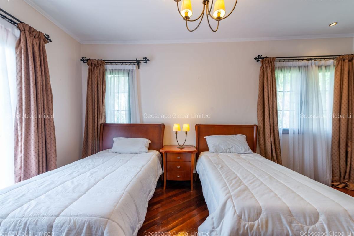 4 Bed Villa with En Suite in Ridgeways - 8