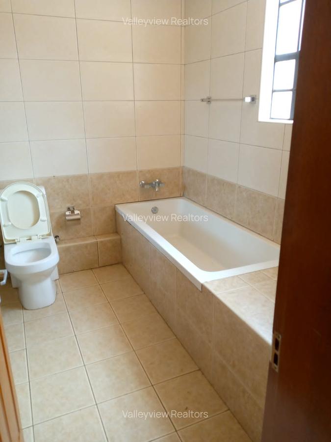 4 Bed Townhouse with En Suite at Lavington - 4