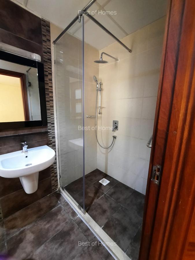 5 Bed Townhouse with En Suite in Lavington - 12
