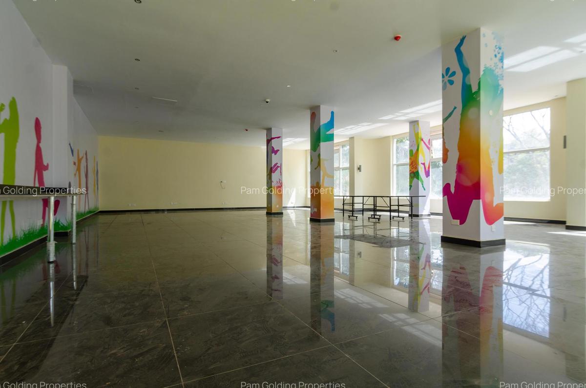 3 Bed Apartment with En Suite in Riverside - 14