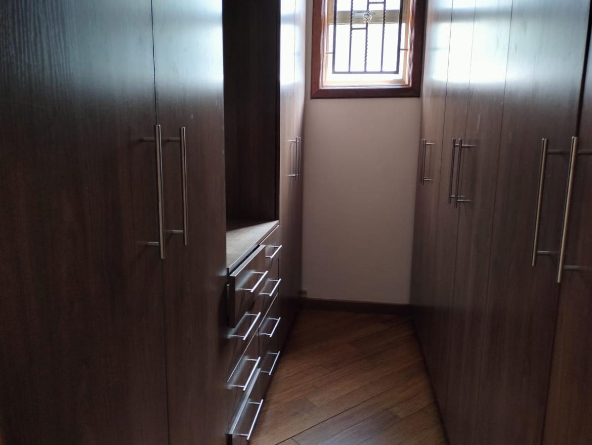 5 Bed Townhouse with En Suite at Off Peponi Road - 11