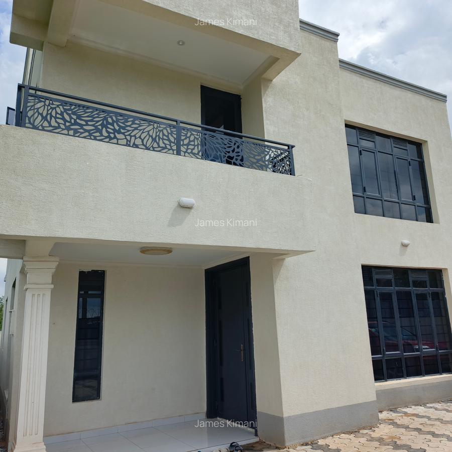 4 Bed Townhouse with En Suite at Membley - 1
