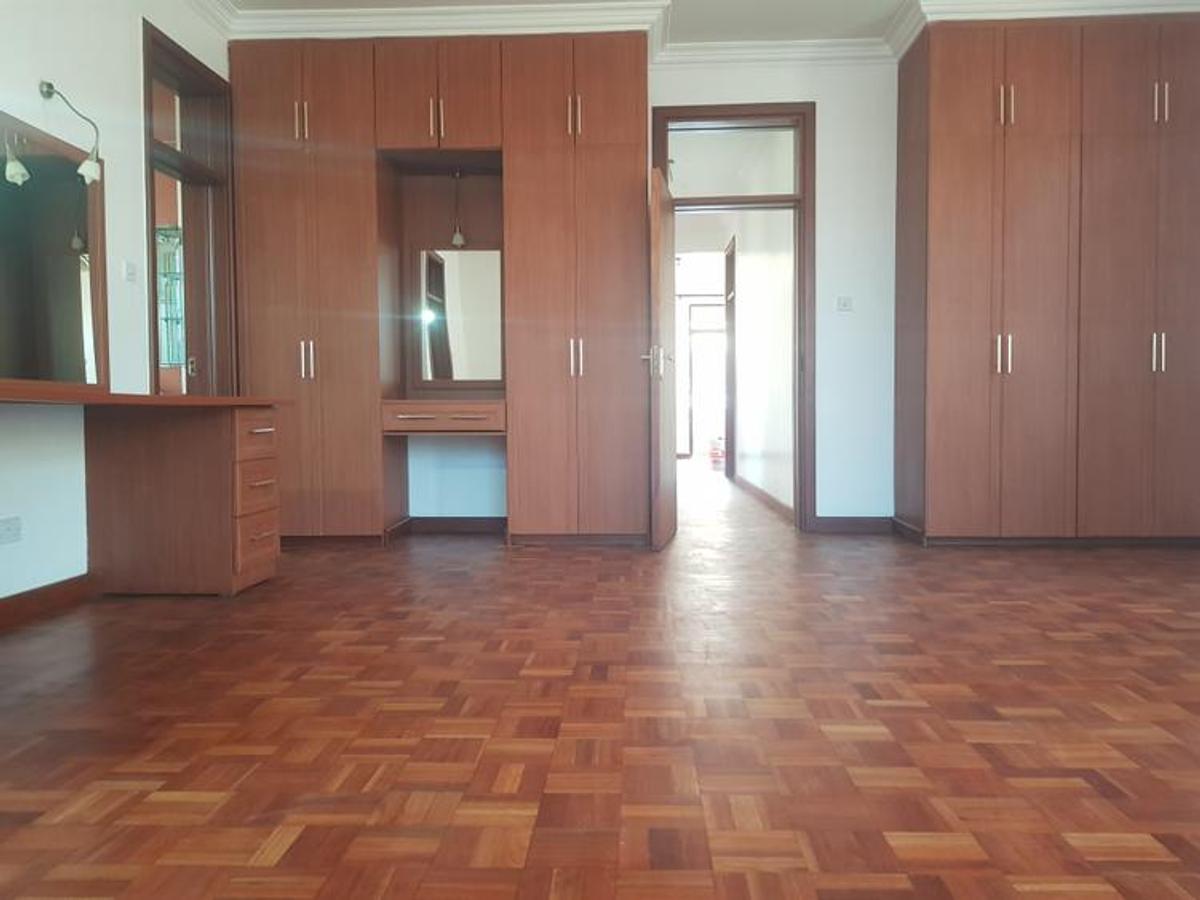 4 Bed Townhouse with En Suite in Lavington - 13