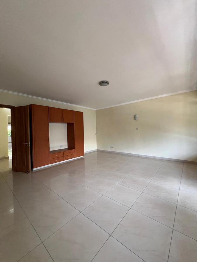 4 Bed Townhouse with En Suite in General Mathenge - 7