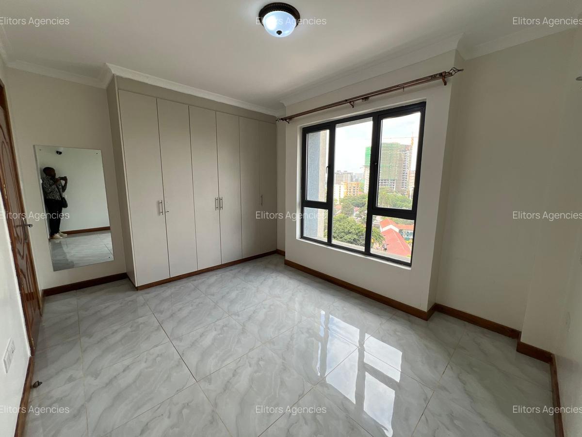 2 Bed Apartment with En Suite at School Lane - 10