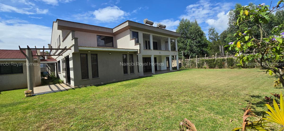 6 Bed House with En Suite at Lavington Green - 2