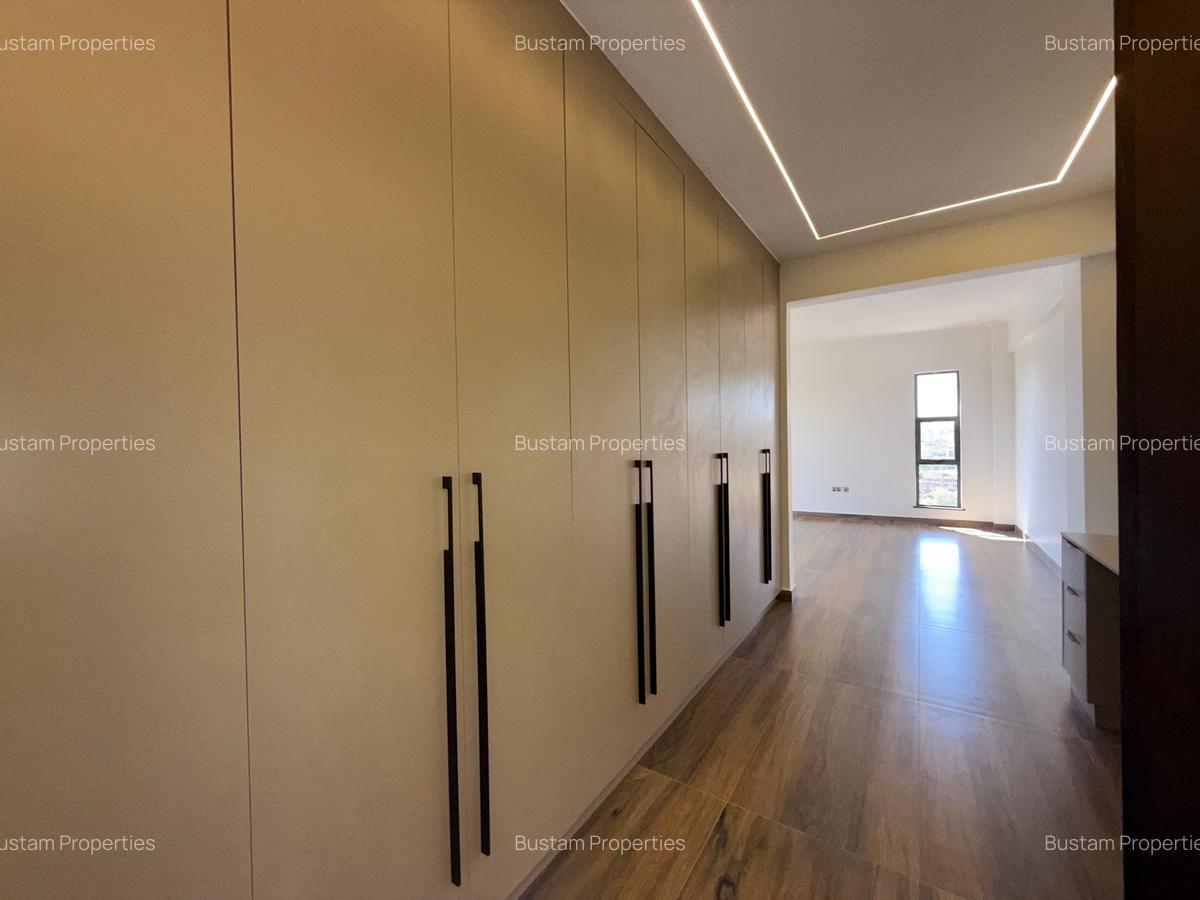 3 Bed Apartment with En Suite in Brookside - 8