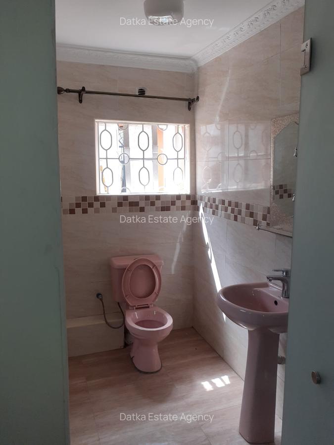 4 Bed House with En Suite at Mountain View - 3