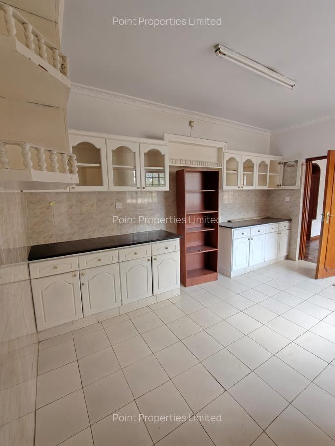 4 Bed Apartment with En Suite in Westlands Area - 5