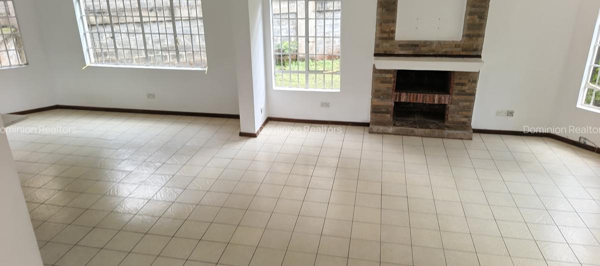 4 Bed Townhouse with En Suite in Spring Valley - 7