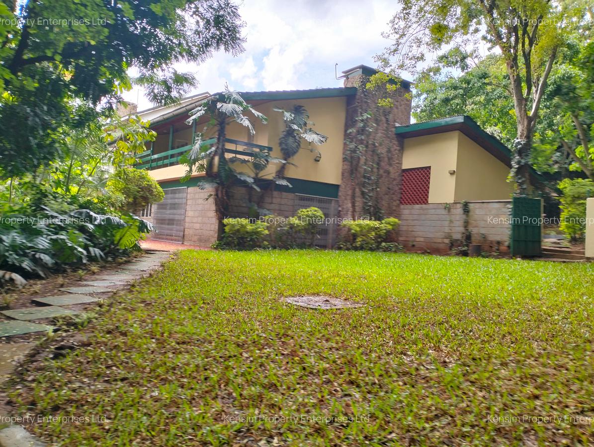 5 Bed House with En Suite in Lavington - 1
