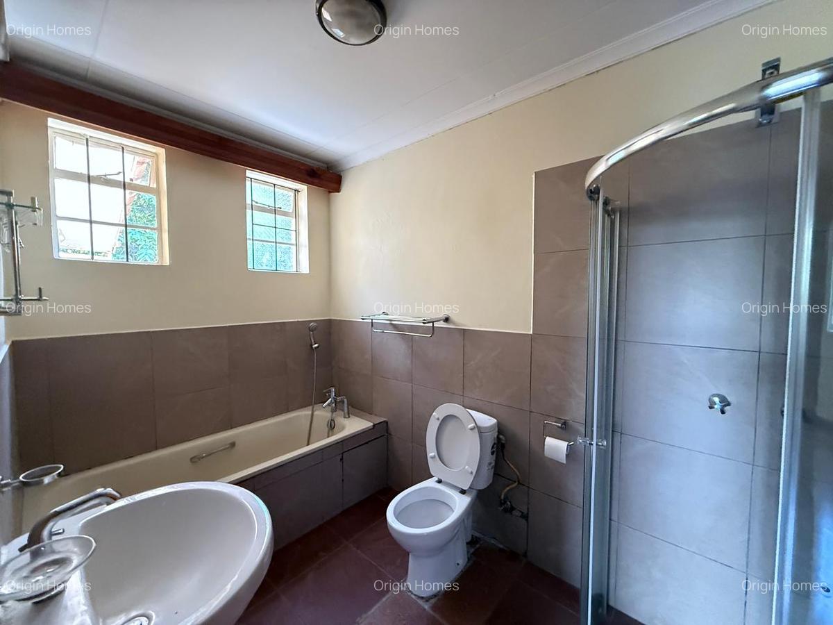 5 Bed House with En Suite at Lavington - 12