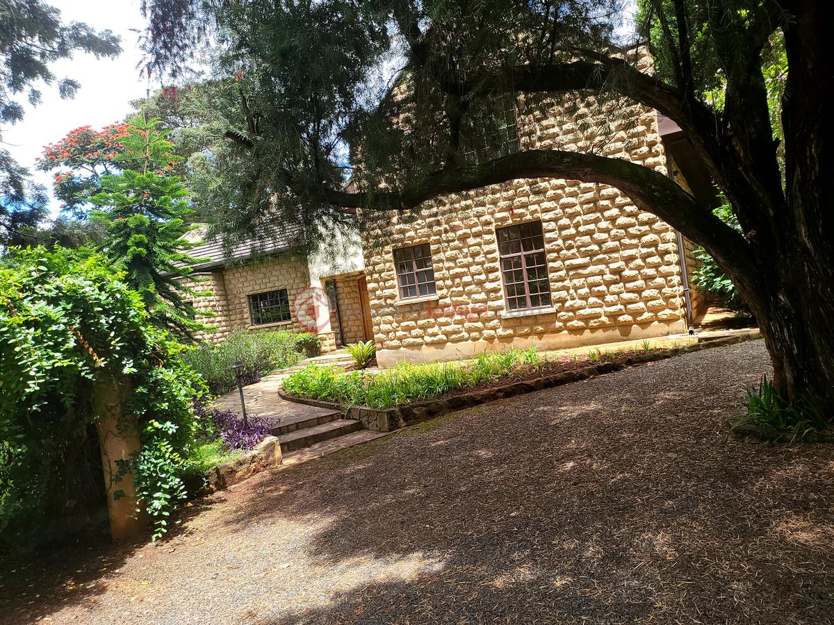 5 Bed Villa with En Suite in Karen Hardy - 13