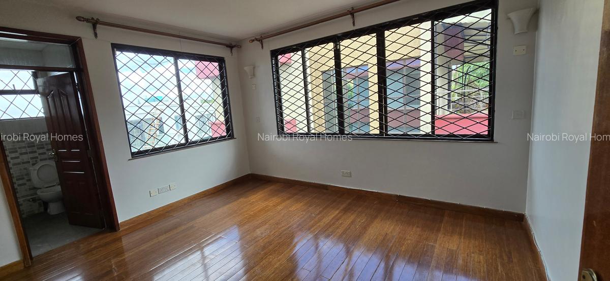 5 Bed Townhouse with En Suite at Lavington Green - 11