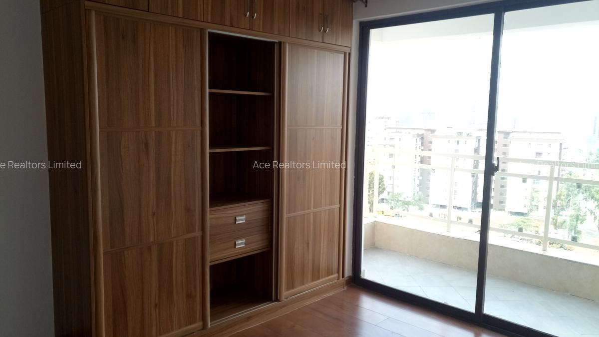 2 Bed Apartment with En Suite at Dennis Prit - 4