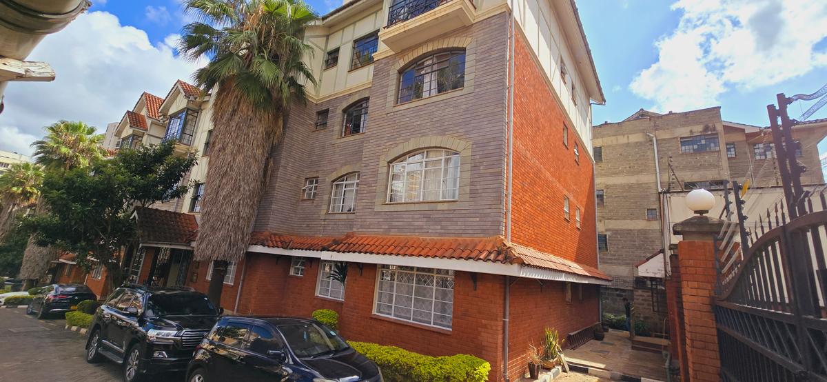 4 Bed Apartment with En Suite at Riverside Drive - 3