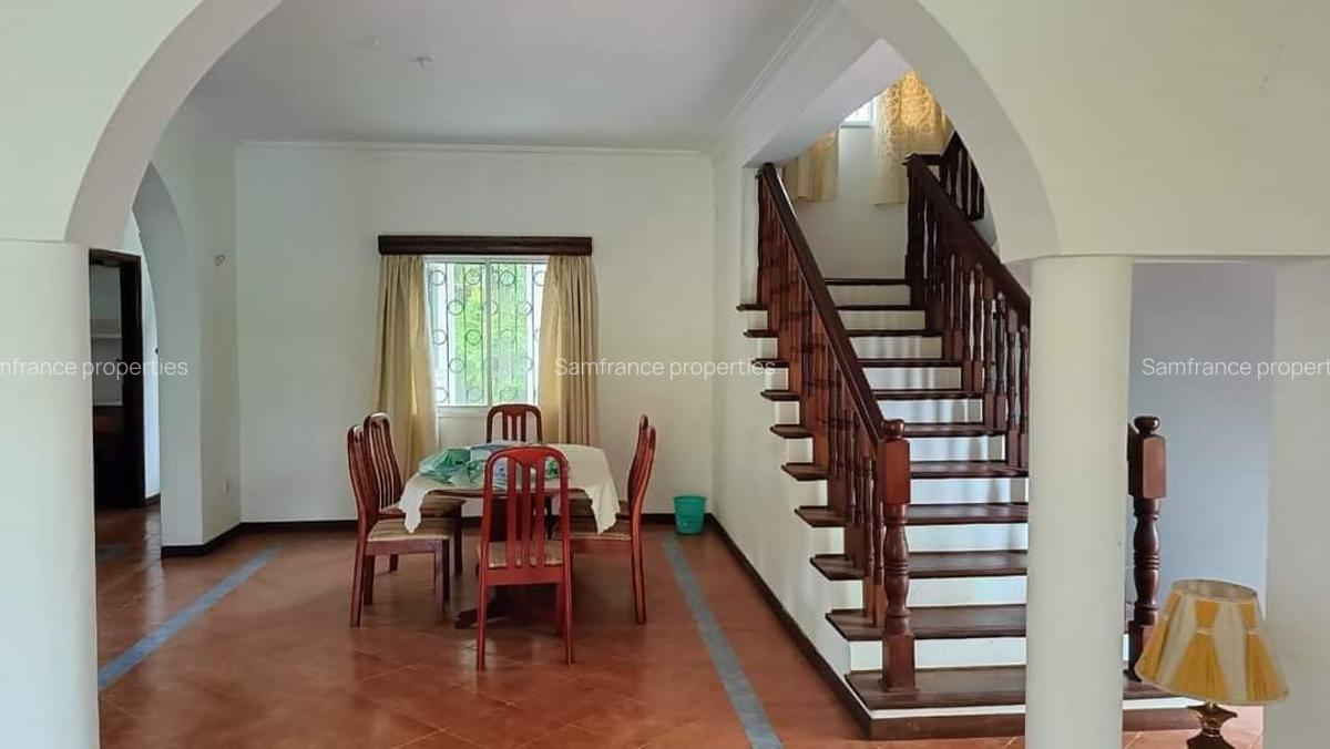 4 Bed Villa with En Suite at Links Road - 6