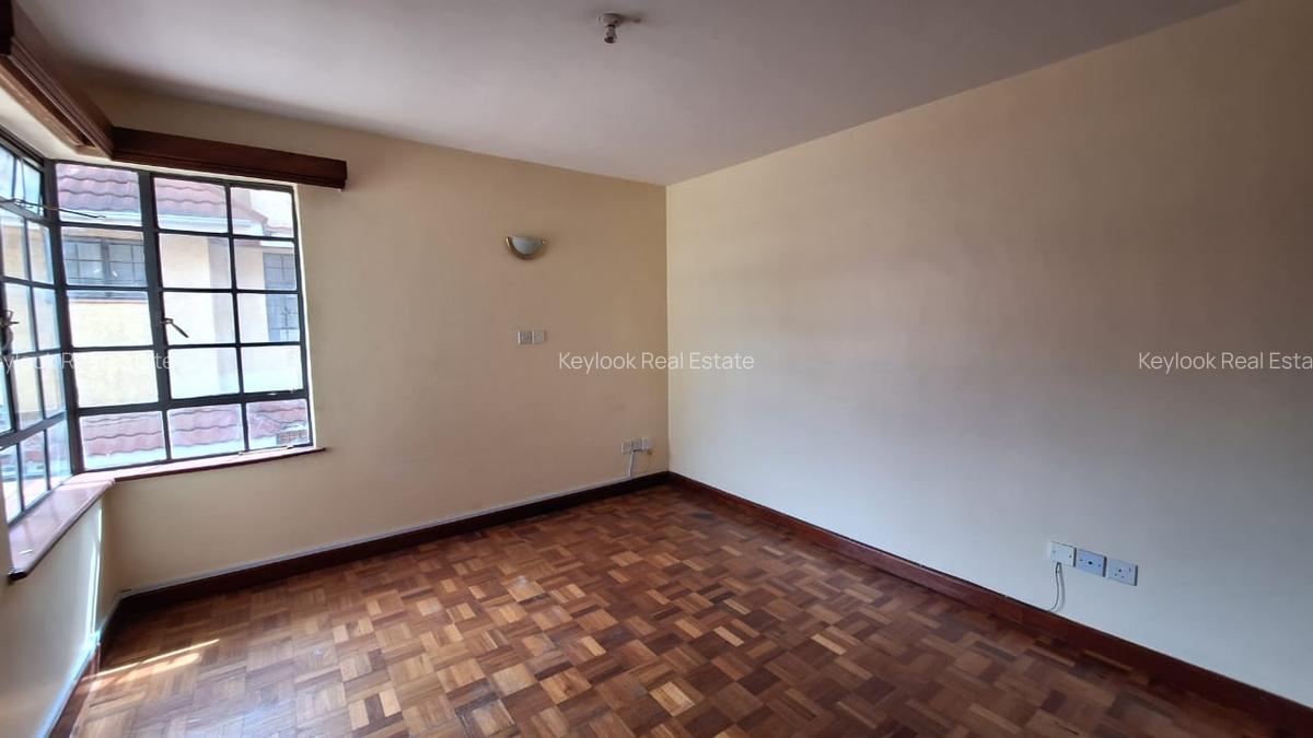 5 Bed Townhouse with En Suite at Lavington - 11