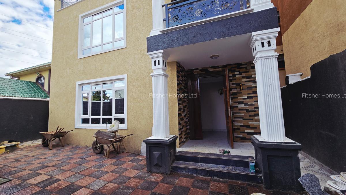 4 Bed House in Membley - 14