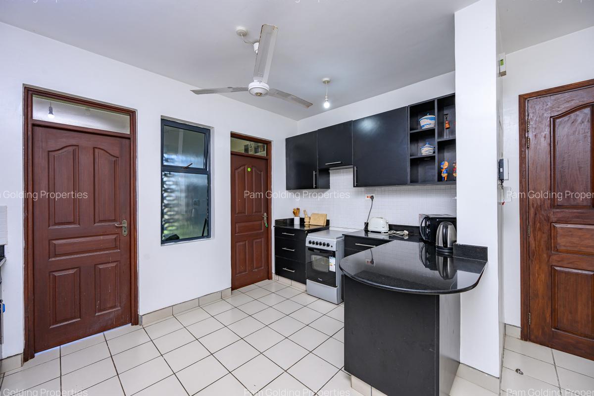 2 Bed Apartment with En Suite at Links Road - 7