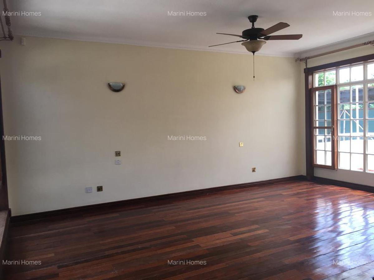 4 Bed Townhouse with En Suite in Kyuna - 13