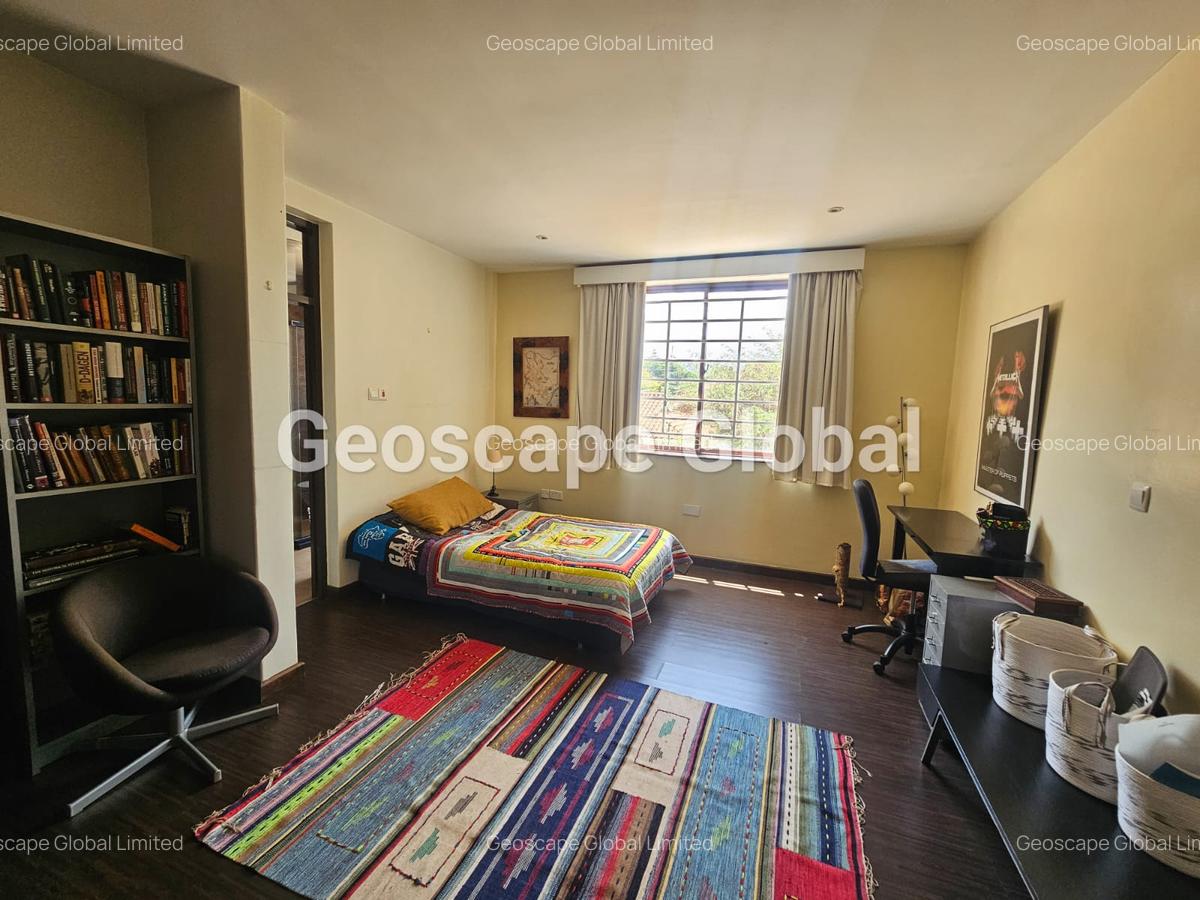 5 Bed House with En Suite in Runda - 18