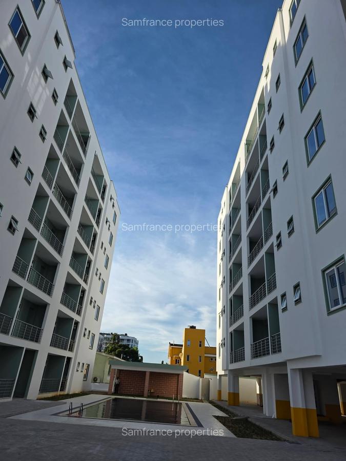 2 Bed Apartment with En Suite at Links Road - 1