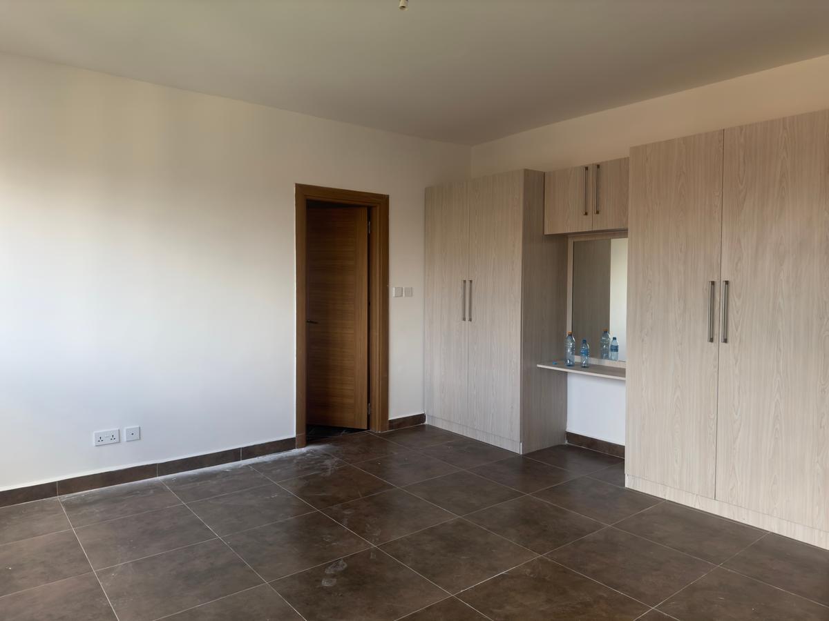 3 Bed Apartment with En Suite at Lantana Road - 16