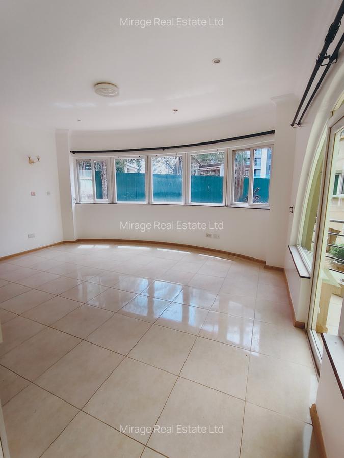 4 Bed Villa with En Suite in Riverside - 5