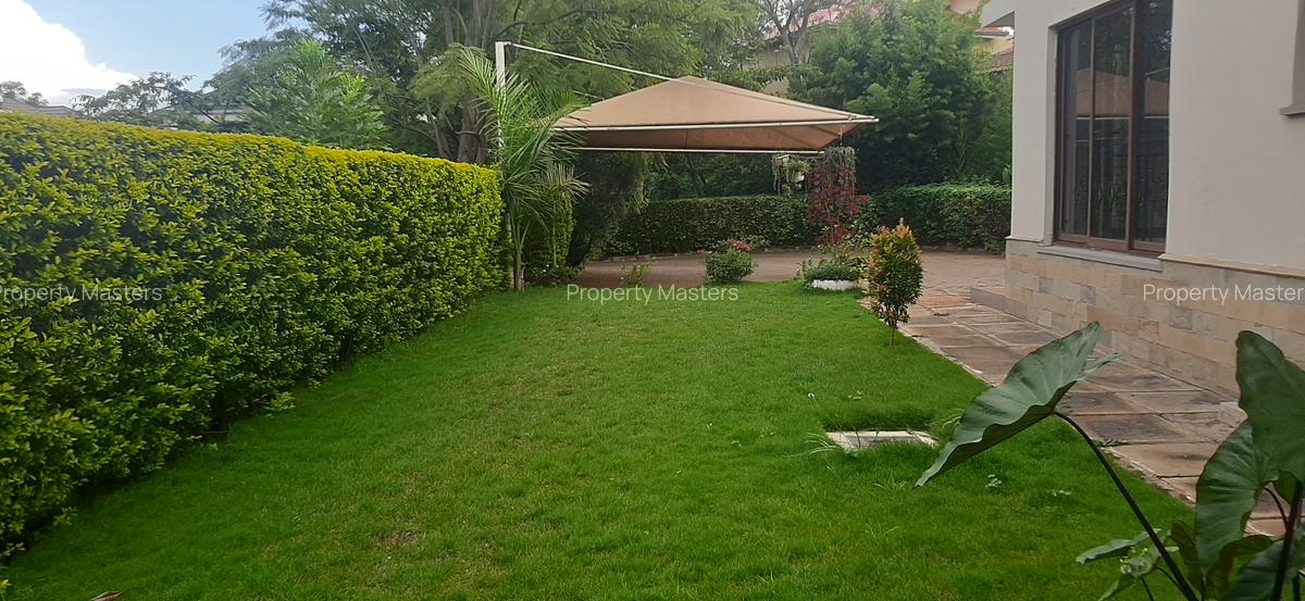 4 Bed Villa with En Suite at Ridgeways - 5