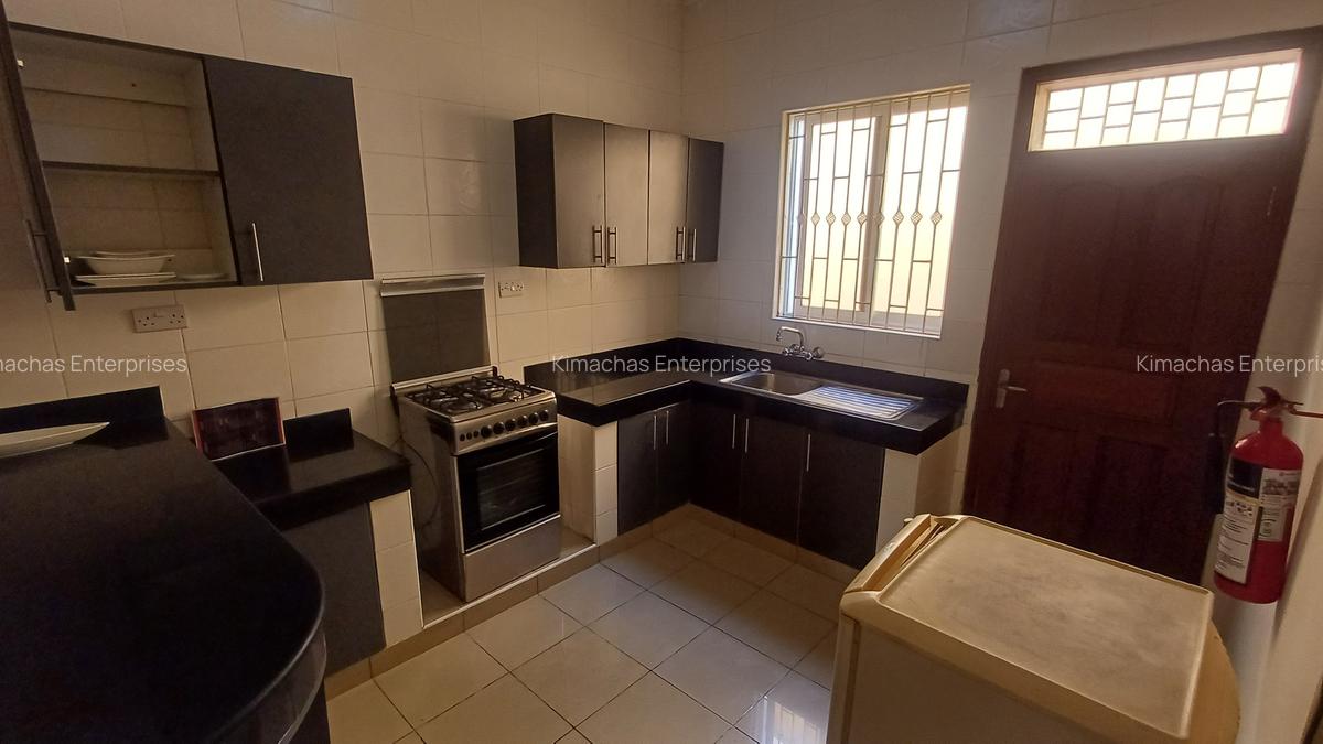 Serviced 2 Bed Apartment with En Suite at Links Road - 2