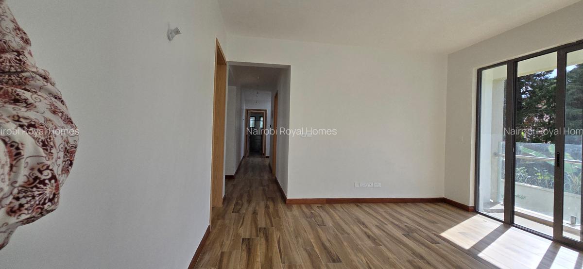 5 Bed Townhouse with En Suite at Lavington Green - 14