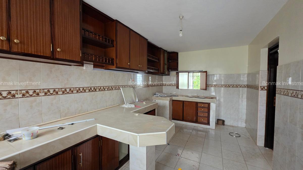 4 Bed Townhouse with En Suite at Lavington Green. - 6