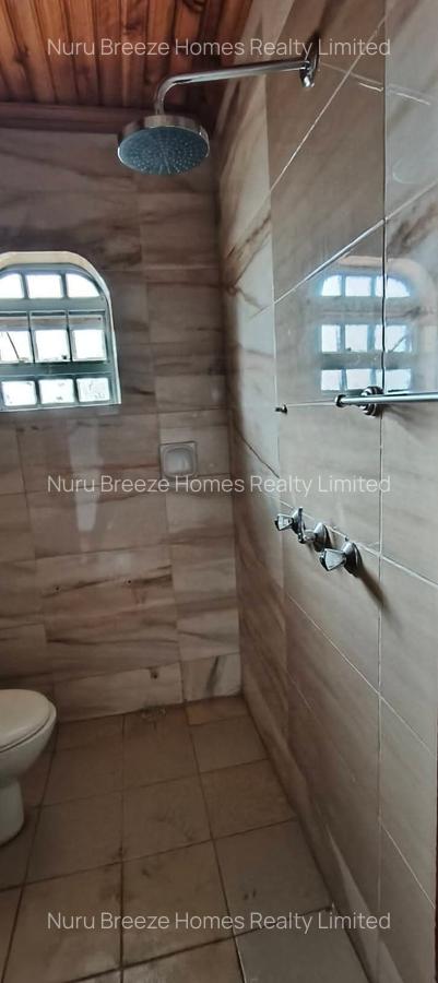 5 Bed House with En Suite in Nyari - 17