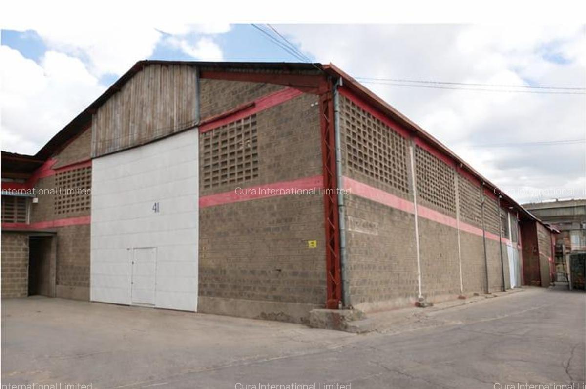 13,000 ft² Warehouse in Industrial Area - 1