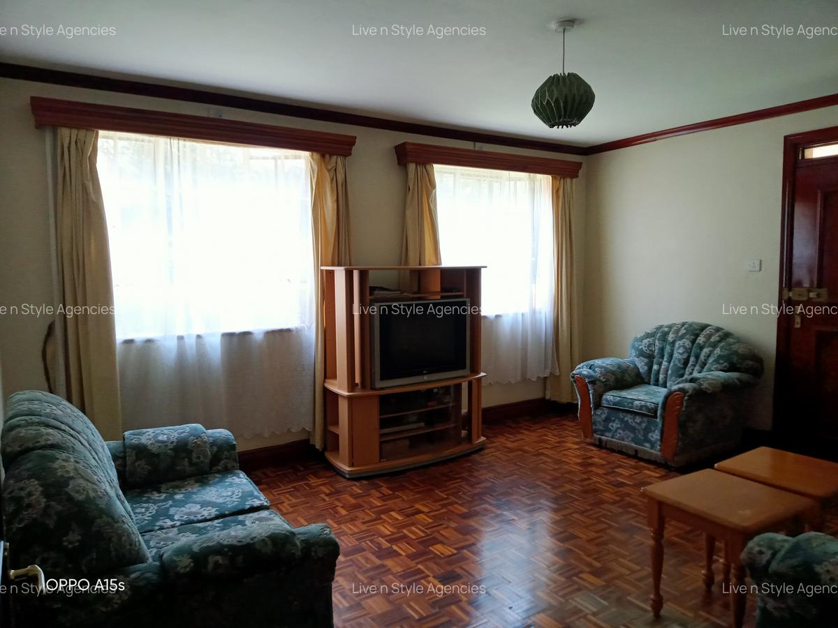 5 Bed House with En Suite in Runda - 12