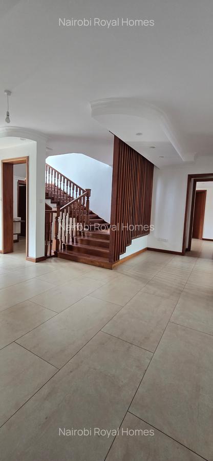 6 Bed House with En Suite at Lavington Green - 14