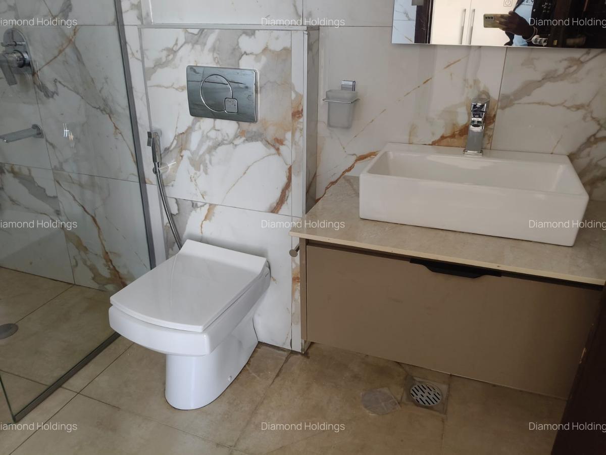 2 Bed Apartment with En Suite at Brookside - 4