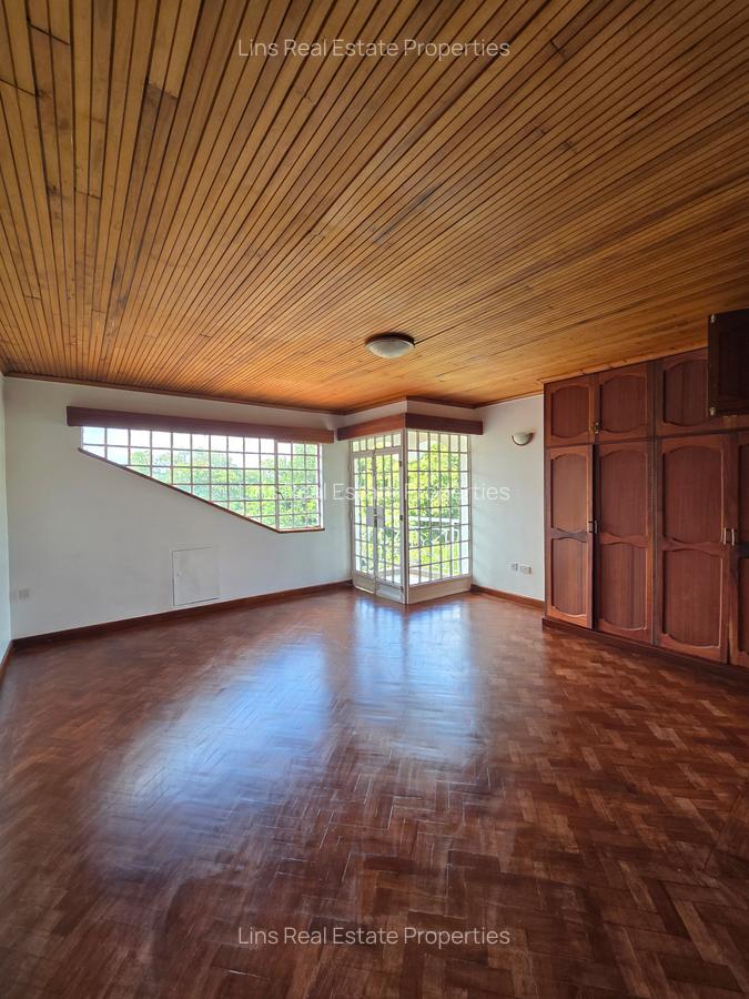 5 Bed House with En Suite in Runda - 9