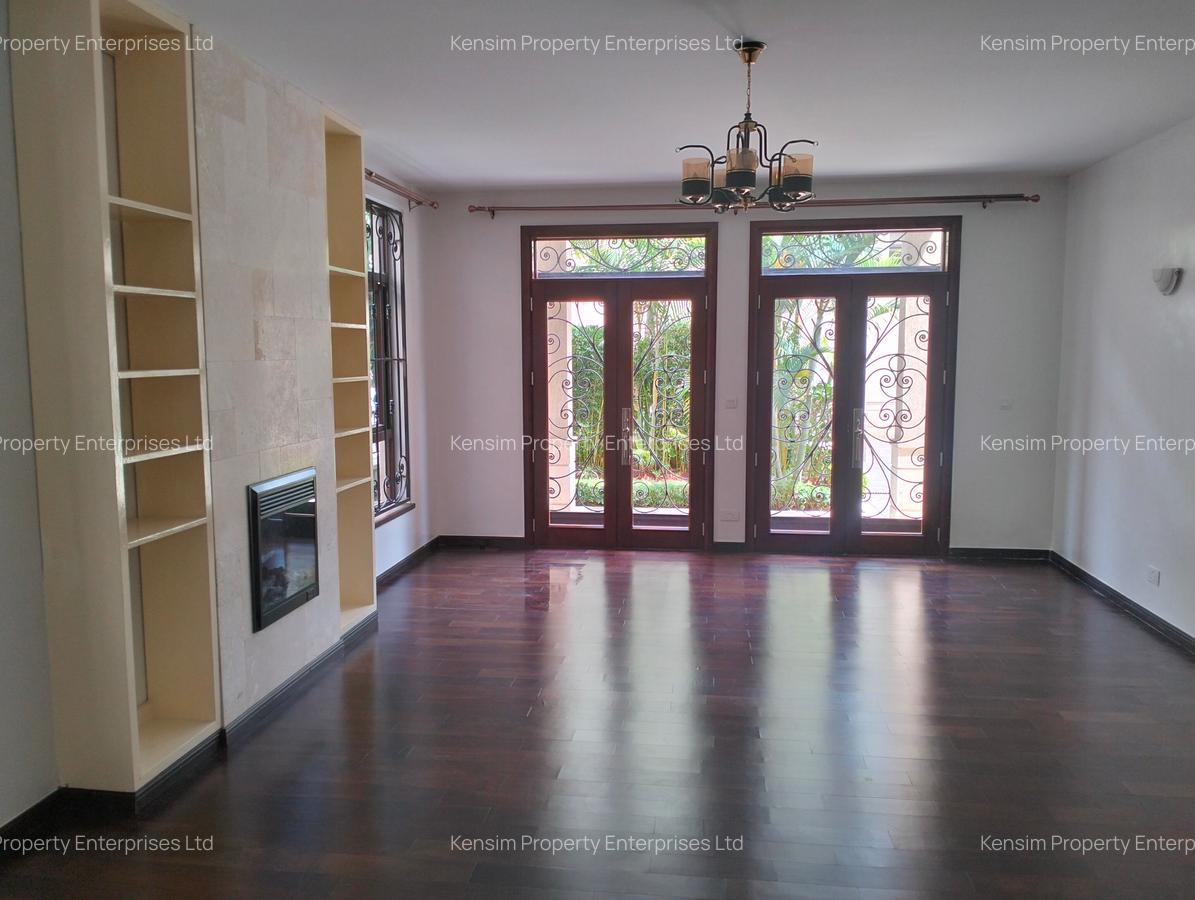 5 Bed Townhouse with En Suite in Lavington - 3