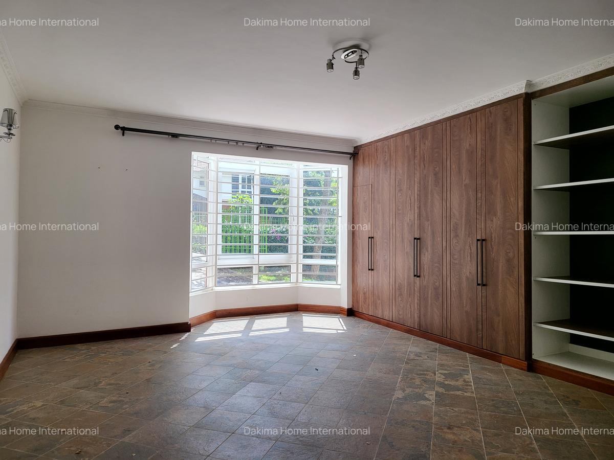 5 Bed Townhouse with En Suite in Rosslyn - 7