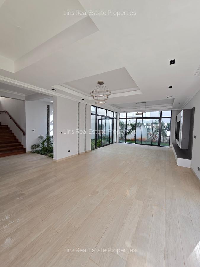 5 Bed Townhouse with En Suite in Lavington - 19