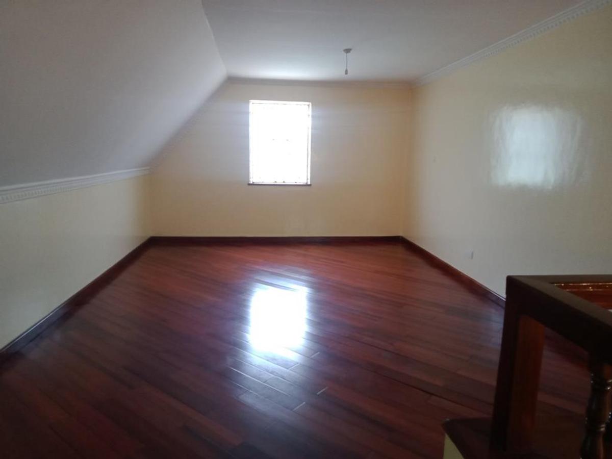 5 Bed Townhouse with En Suite at Lavington Green - 13