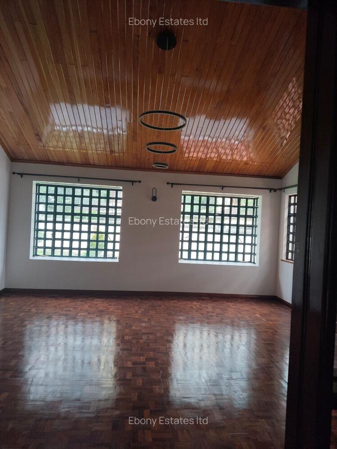 5 Bed Townhouse with En Suite in Lavington - 10