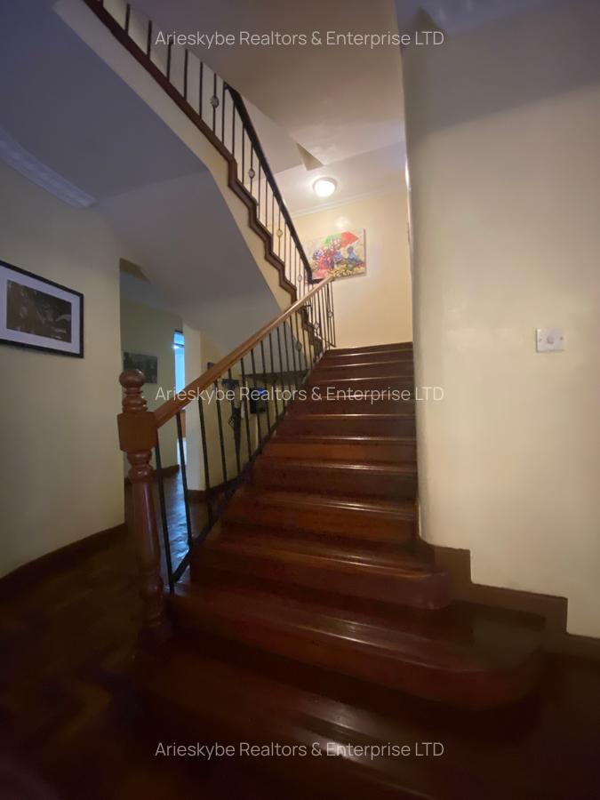 5 Bed Villa with En Suite in Runda - 8