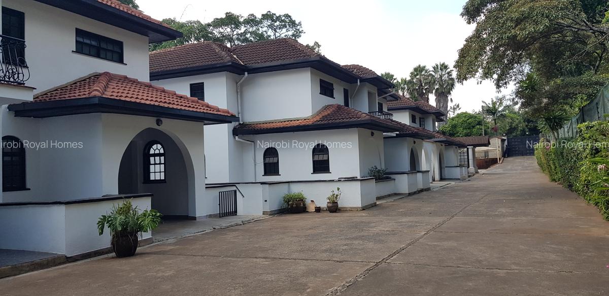 4 Bed Townhouse with En Suite at Lavington Riveside - 2